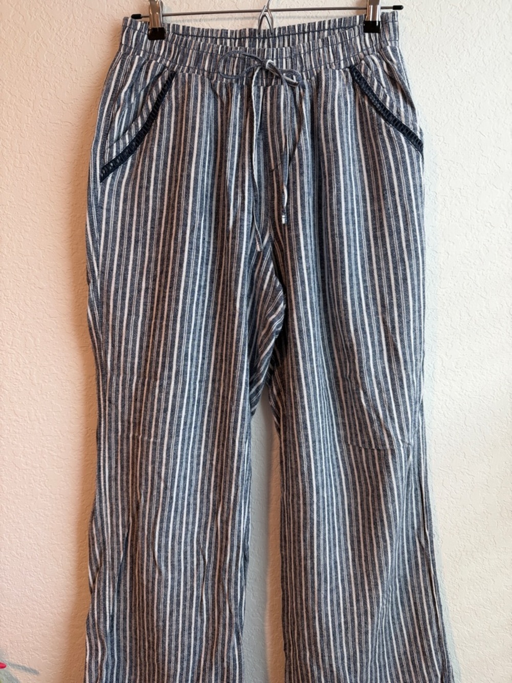 Briggs New York Navy and White Vertical Stripe Linen Blend Pants